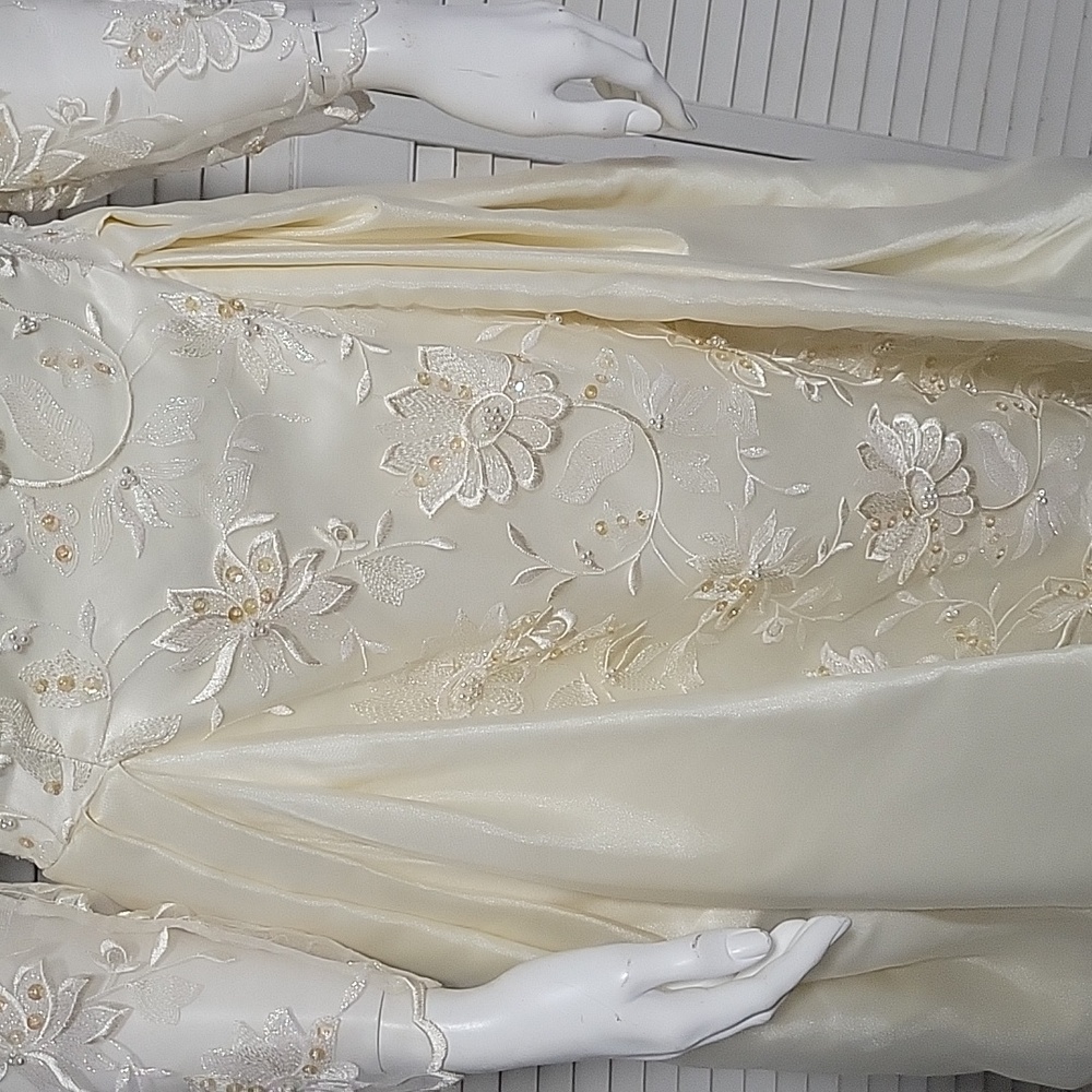 Wedding Dress Womans Sz. M Custom Made Lace Sequins & Beading Puff Sleeve Vint. - Picture 4 of 16